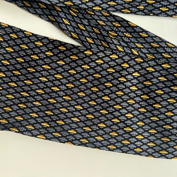 90s TRUMP Arrow silk tie - Picture 2 of 3